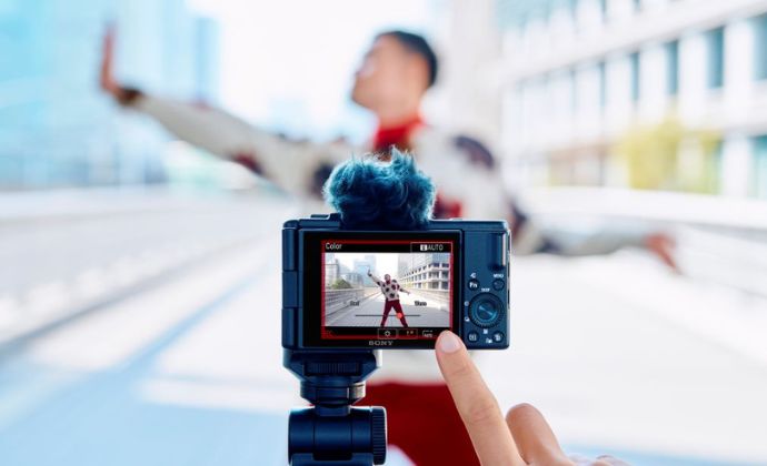 Sony ra mắt máy ảnh với ống kính zoom siêu rộng ZV-1 II.