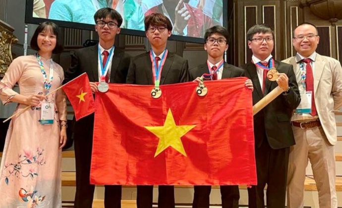 Đội tuyển Việt Nam giành 3 huy chương vàng, 1 huy chương bạc Olympic Hóa học quốc tế.