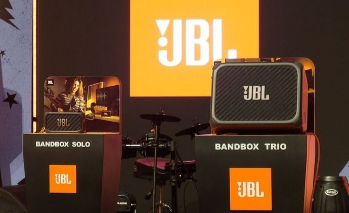 JBL ra mắt BandBox tại Việt Nam: amp luyện tập thông minh tích hợp AI, kiêm loa di động cho người chơi nhạc.