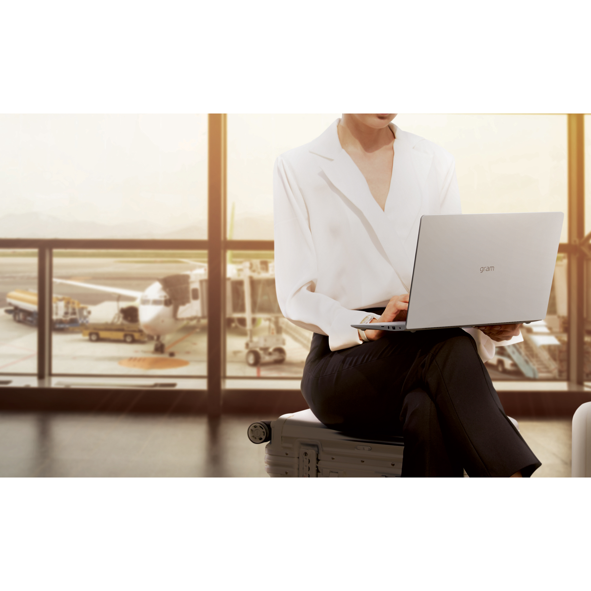 Laptop LG Gram 14 inch 14Z980 (i5 8250U/8GB RAM/256GB SSD/14 inch FHD/Win 10) - G.AH52A5